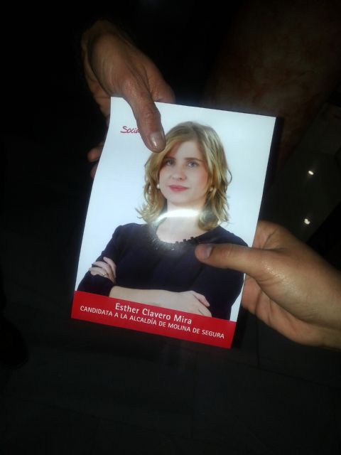 El PSOE de Molina promociona a su candidata Esther Clavero con miles de folletos