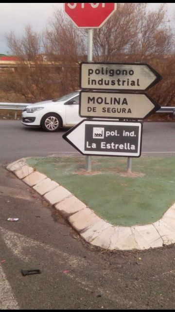 El Ayuntamiento de Molina de Segura mejora la señalización de los accesos a los polígonos industriales del municipio
