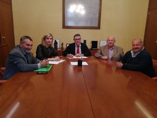 Encuentro con la alcaldesa de Molina de Segura y los regantes de Campotéjar para proteger a la Malvasía cabeciblanca