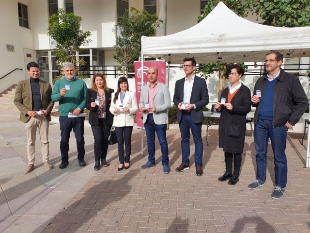 Stand informativo Campaña encuesta movilidad en Área Metropolitana de Murcia
