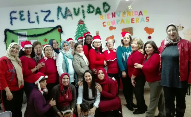 El Programa Municipal de Inmigrantes de Molina de Segura celebra las fiestas navideñas con un taller de villancicos y dulces