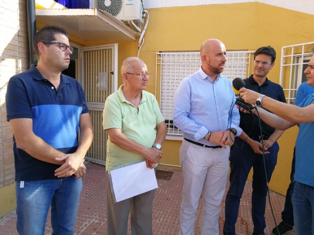 José Ángel Alfonso, acompañado de vecinos de Ribera De Molina, se reúne con el director general de Carreteras