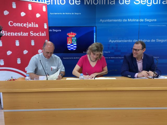 El Ayuntamiento de Molina de Segura y la Fundación Carlos Soriano firman un convenio de colaboración para plazas residenciales de emergencia social