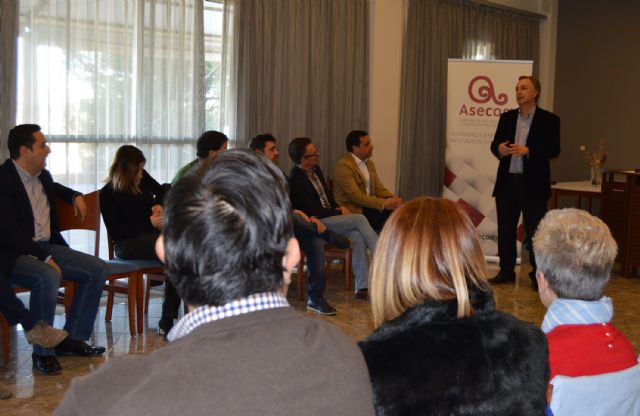 Bruno Dureux, presidente delCírculo de Economía de la Región de Murcia, participa en los 'Desayunos de ASECOM'