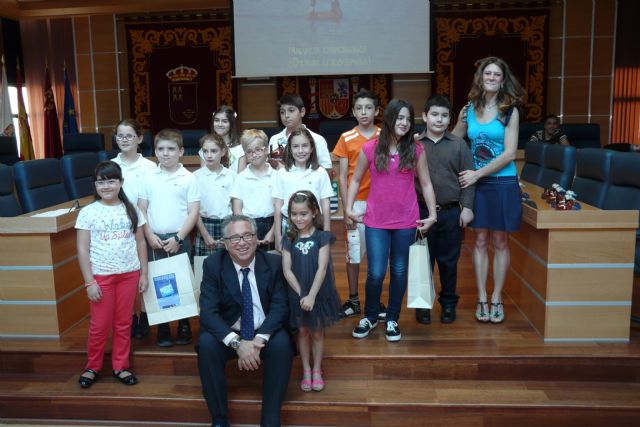 El Ayuntamiento de Molina de Segura entrega los premios del concurso de dibujo escolar La malvasía cabeciblanca: el pato del pico azul
