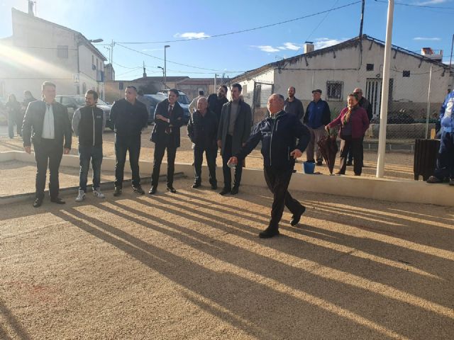 El Gobierno local de Molina de Segura transforma un solar degradado en El Fenazar en una nueva zona recreativa con pista de caliche