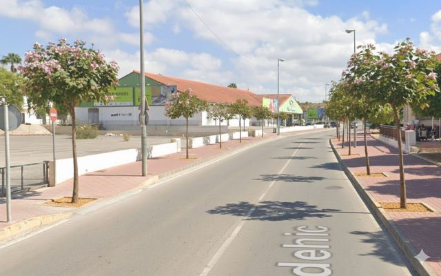 El equipo de Gobierno local impulsa la renaturalización del casco urbano de Molina de Segura con la plantación de nuevo arbolado en Avenida del Chorrico y Ronda Este