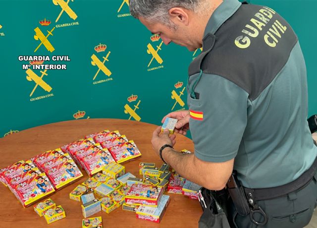 La Guardia Civil interviene en Molina de Segura más de 2.500 artificios pirotécnicos que se ofertaban en la vía pública