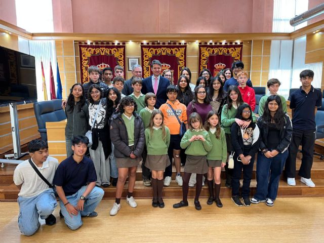 Molina de Segura recibe a 16 alumnos de la India participantes en un intercambio con el Colegio Vistarreal