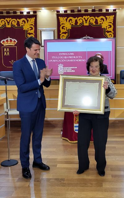 Reconocimiento de Molina de Segura a la trayectoria profesional y personal de Purificación Linares Moreno con la entrega del título de Hija Predilecta de la ciudad