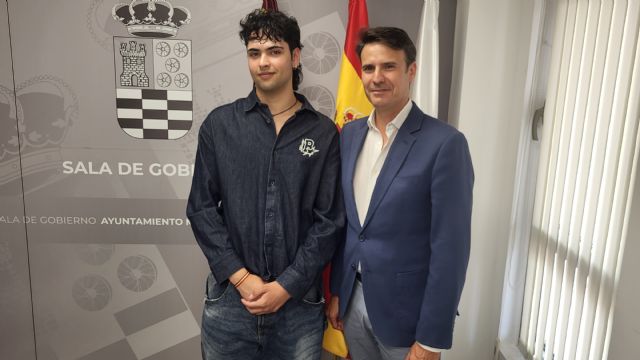 El alcalde de Molina de Segura recibe a los alumnos del IES Eduardo Linares Lumeras premiados en distintas competiciones tecnológicas y científicas