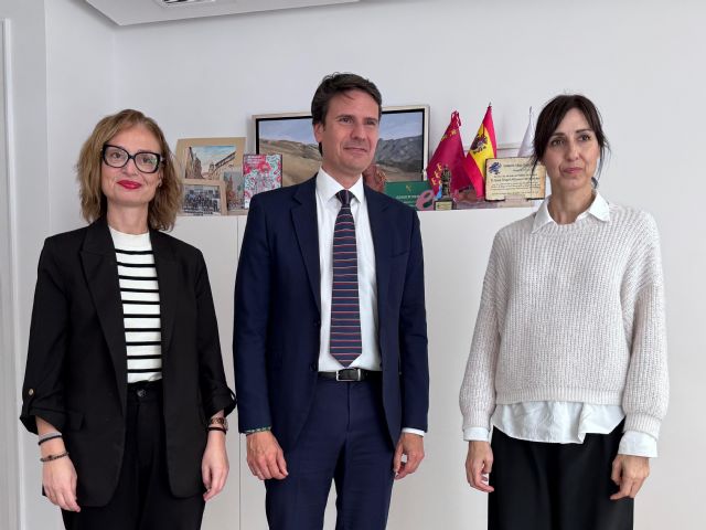 El alcalde de Molina de Segura recibe a la molinense Eva Libertad, directora de la película Sorda