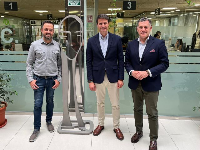 El Ayuntamiento de Molina de Segura acoge temporalmente tres esculturas del artista molinense Andrex García