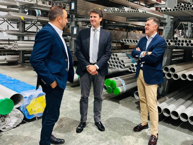 El Ayuntamiento de Molina de Segura realiza una visita institucional a las instalaciones de Comercial Industrial García