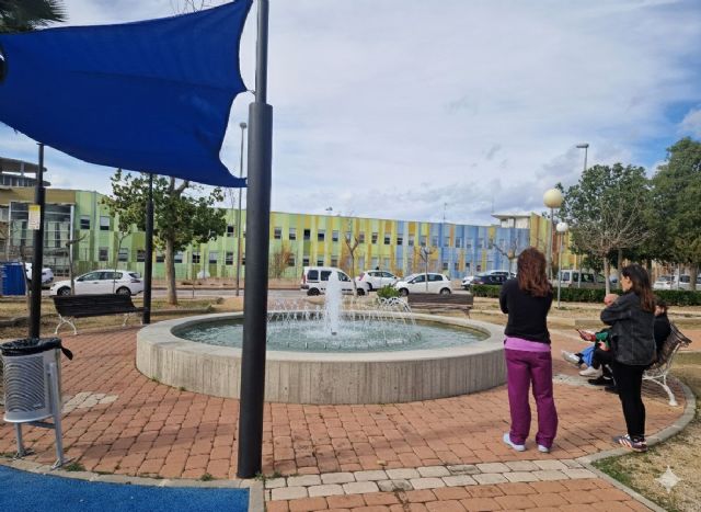 El Gobierno local de Molina de Segura impulsa la renaturalización del Barrio de La Molineta con la remodelación integral de dos jardines y la creación de una nueva fuente ornamental
