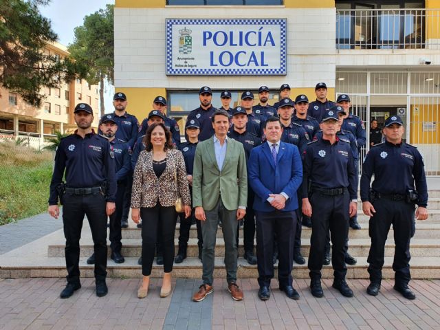 Los 16 agentes de la Policía Local de Molina de Segura que tomaron posesión en prácticas en noviembre de 2025 se incorporan hoy al servicio activo tras finalizar su formación