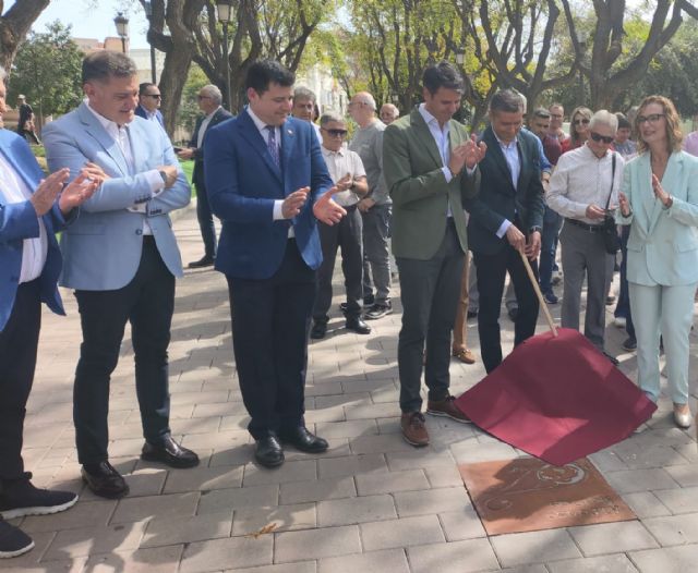 El Paseo de las Letras de Molina de Segura se amplía con la incorporación de cuatro escritores, Francisco Torres Monreal, Daniel Torregrosa, Lola Rontano y Alfonso Merlos