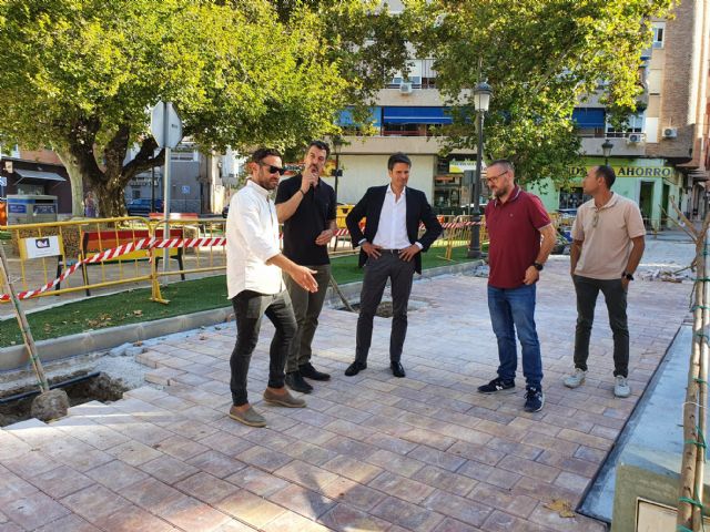 El equipo de Gobierno local impulsa la renaturalización urbana de la ciudad con la plantación de los primeros árboles en la Avenida de Granada, dentro del proyecto MOLINA RENACE (2025-2040)