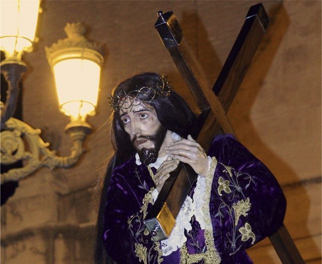 La imagen de Nuestro Padre Jesús Nazareno preside la Procesión Penitencial del Viernes de Dolores, que recorre las calles del Barrio del Castillo de Molina de Segura ma&ntilde;ana día 27 de marzo