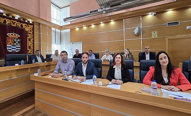 El PSOE saca adelante el transporte escolar para el IES Vega del Táder mientras PP y VOX bloquean la bajada del IBI a las familias