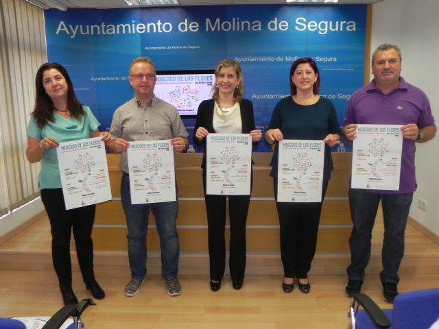 El Mercado de las Flores de 'Todos los Santos' se instala en la entrada al Parque de la Compañía