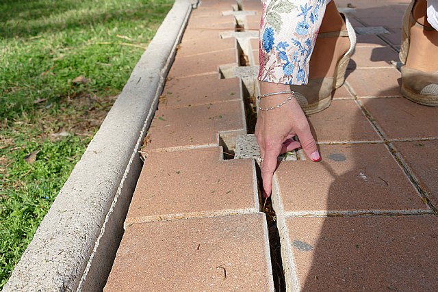 El PSOE exige al Gobierno local que actúe ya en San Miguel ante el hundimiento de calles y las filtraciones en viviendas
