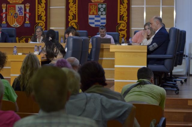 El Gobierno local tumba las tres iniciativas presentadas en el Pleno para aliviar la carga fiscal, mantener la inserción laboral y recuperar equipamientos públicos sin uso