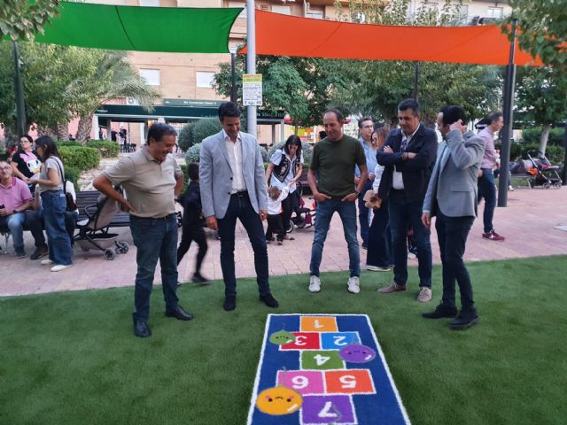 El Gobierno local de Molina de Segura visita la finalización de las obras de remodelación del área infantil del parque del Paseo de Oporto en La Molineta