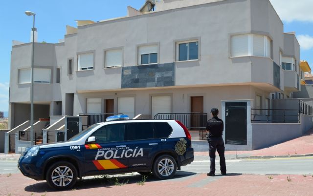 Detenidos 'in fraganti' por la Policía Nacional tres jóvenes cuando intentaban robar en una vivienda de Molina de Segura