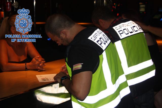 La Policía Nacional detiene a dos personas por delitos relativos a la prostitución en el polígono industrial de 'La Serreta'