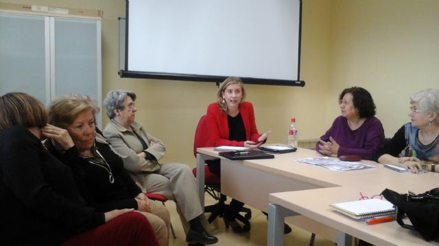 Clavero: 'Las ayudas a las asociaciones de mujeres se han reducido a menos de la mitad y el PSOE va a revertir esa situación'