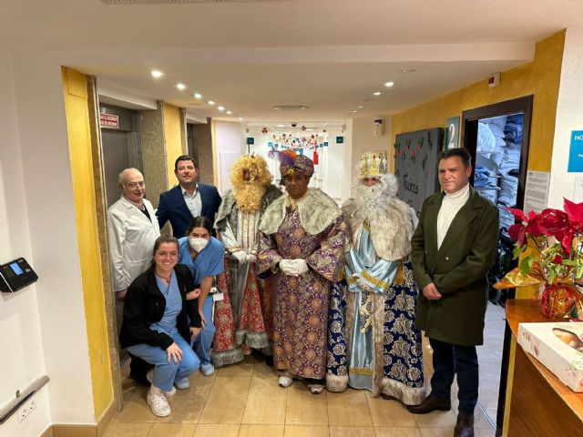 Ribera Hospital de Molina recibe la visita de los Reyes Magos de Oriente