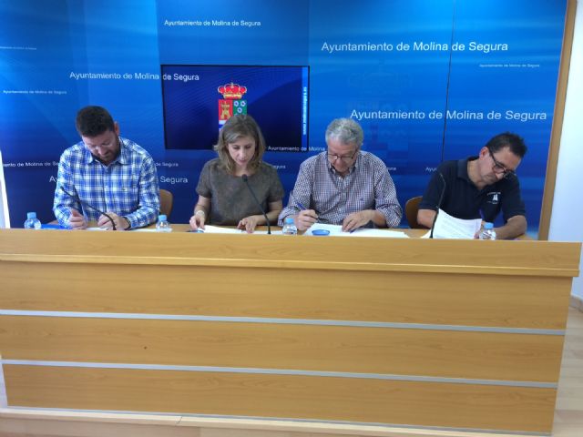 El Ayuntamiento de Molina de Segura acoge la firma del convenio de colaboración entre la Asociación Regional de Familias Numerosas y la Asociación de Comercios y Profesionales