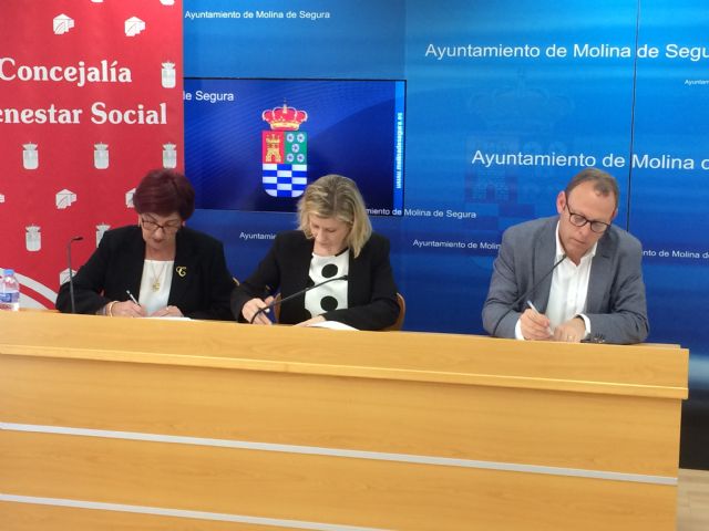 El Ayuntamiento de Molina de Segura y la asociación AFAD firman un convenio de colaboración para el desarrollo del proyecto Activemos la mente