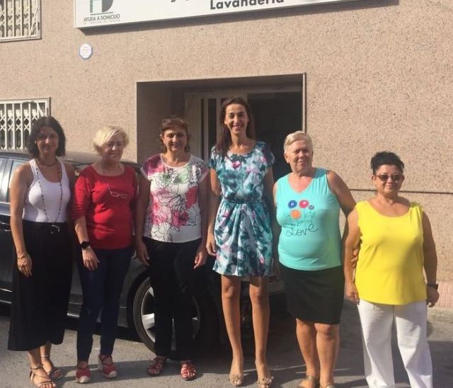 La directora general de Relaciones Laborales y Economía Social visita las instalaciones de Ayuda a domicilio de Molina de Segura