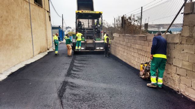 Comienzan las obras de asfaltado en los polígonos industriales de Molina de Segura