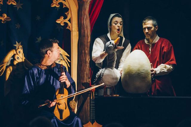 Claroscvro representa el espectáculo de títeres, actores y música en directo PERDIDA EN EL BOSCO el domingo 11 de noviembre en el Teatro Villa de Molina