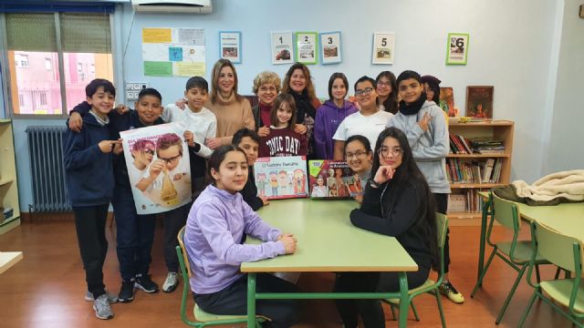 El Ayuntamiento de Molina de Segura conmemora el Día Internacional de la Mujer y la Niña en la Ciencia con el reparto de juegos educativos a todos los colegios de Educación Primaria
