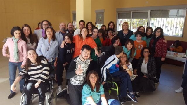 Familia financiará cinco plazas para la atención a personas con discapacidad intelectual en la asociación Dismo de Molina de Segura