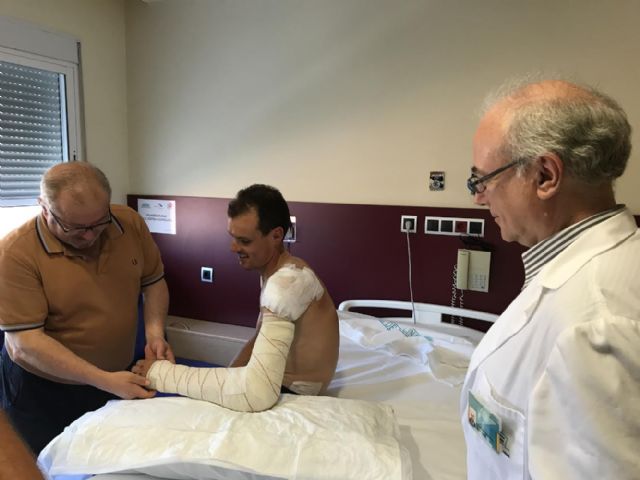 Luis León, del Astana, operado con éxito en el Hospital de Molina