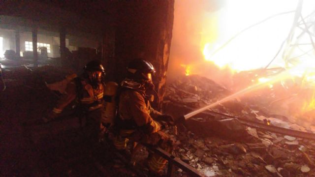 Extinguido el incendio declarado el pasado viernes en un almacén del polígono 'La Polvorista'
