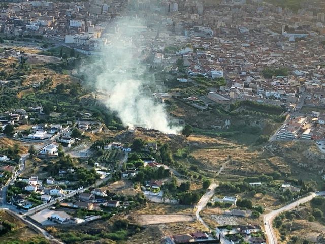 Incendio de matorral en una finca del barrio de San Miguel en Molina de Segura