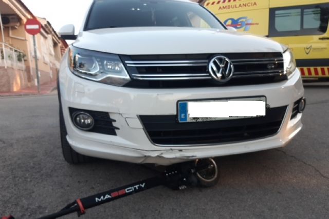 Un herido de gravedad al colisionar el patinete que conducía con un coche en Molina de Segura