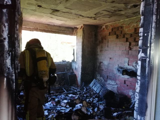 Bomberos apagan incendio de vivienda en la Alcayna, urbanización de Molina de Segura