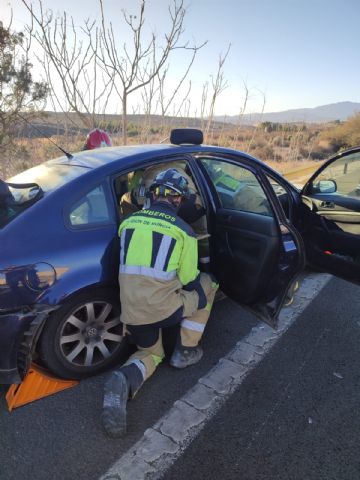 Servicios de emergencias atienden a tres heridos en un accidente de tráfico en Molina de Segura