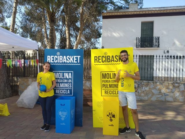 Molina de Segura recicla en Navidad con la campaña Molina piensa con los pulmones, Recicla