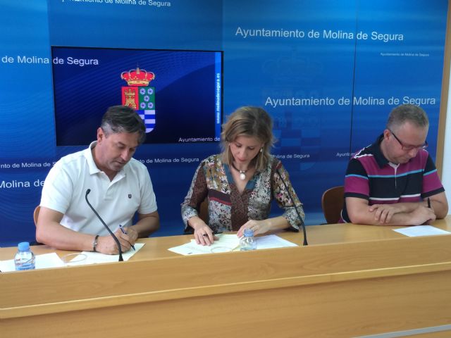 El Ayuntamiento de Molina de Segura firma un anexo al convenio con la Asociación Cultural La Cruz de La Torrealta para el desarrollo de los actos en torno al Vía Crucis Vivente