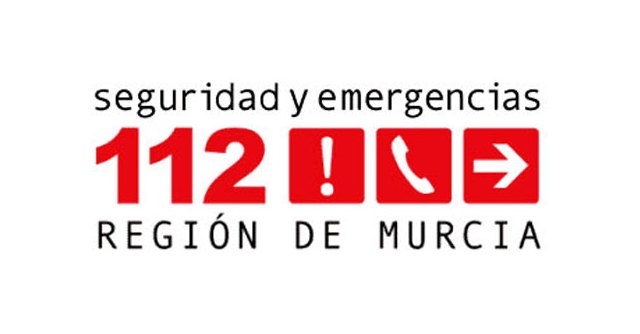 Sanitarios atienden y trasladan al hospital a dos heridos, uno de ellos muy grave, al atropellar una motocicleta a un peatón en Molina de Segura