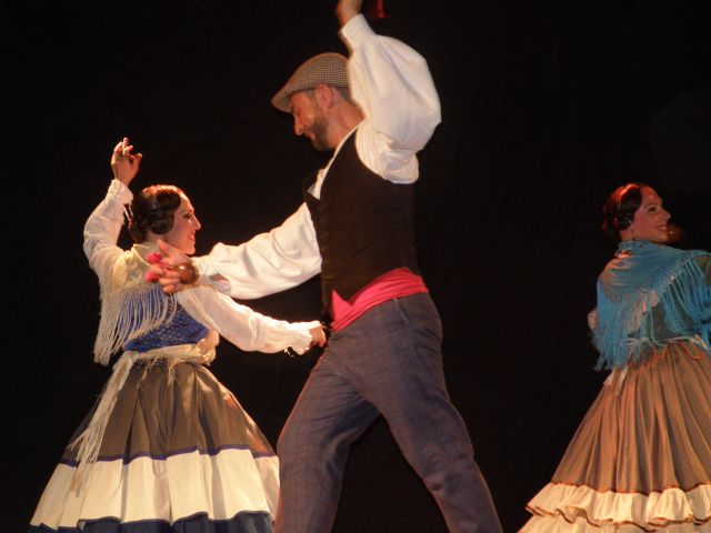 El conjunto de música Folk Azarbe y el ballet Matices presentan el espectáculo REFLEJOS DE TRADICIÓN el sábado 17 de octubre en el Teatro Villa de Molina