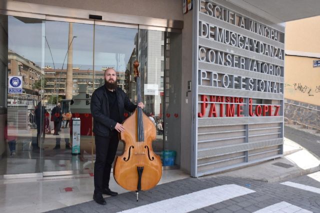 Alfonso Caballero Cobo, alumno del Conservatorio de Música Maestro Jaime López de Molina de Segura, recibe uno de los Premios Extraordinarios de Enseñanzas Artísticas Profesionales de la Región de Murcia